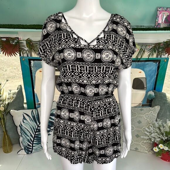 Dainty Hooligan Monochrome Patterned Playsuit - Picture 3 of 12